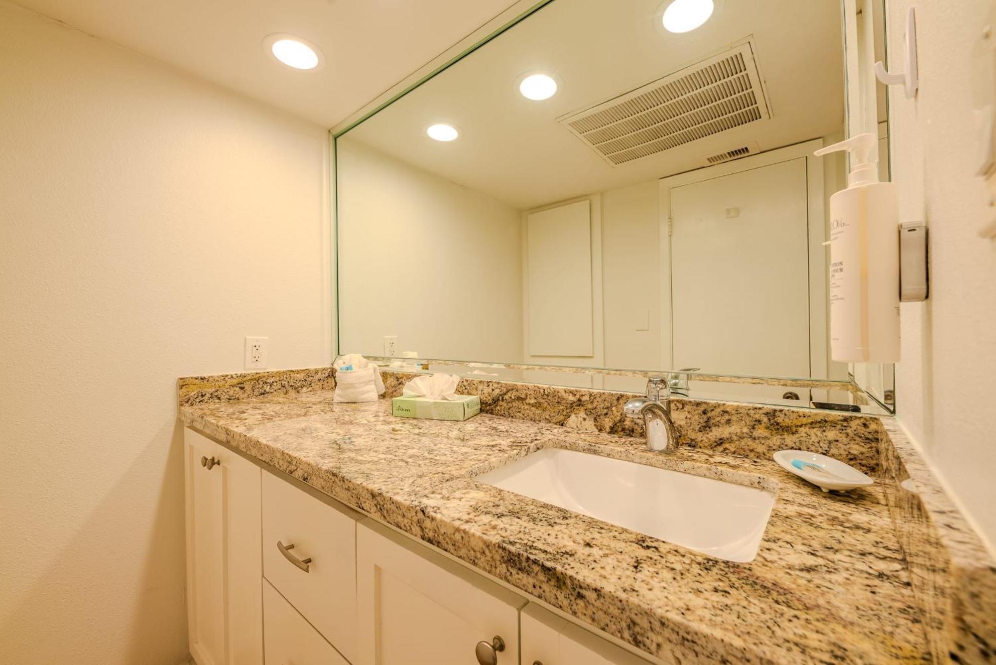 Kingfishers Retreat Serene 1Br Escape With Balcony 207 South Padre Island Exteriör bild